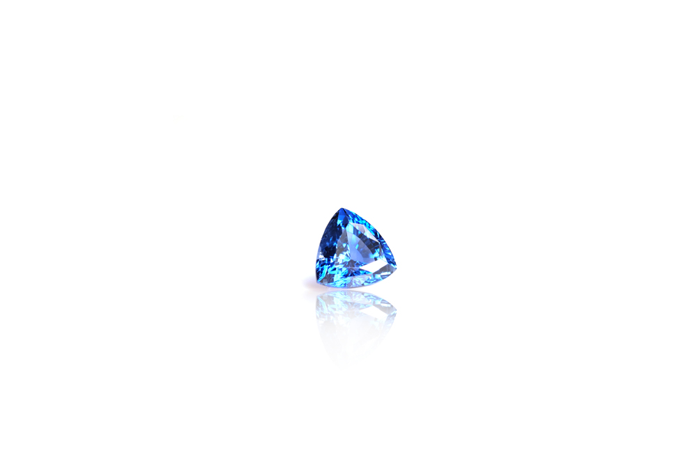 Saphir triangle Bleu 4
