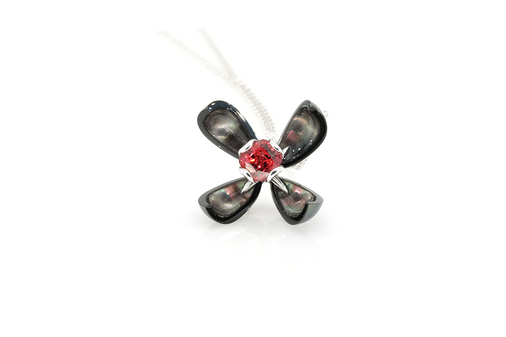 Pendentif Lys, or 18k, perle de tahiti et spinelle rouge 6